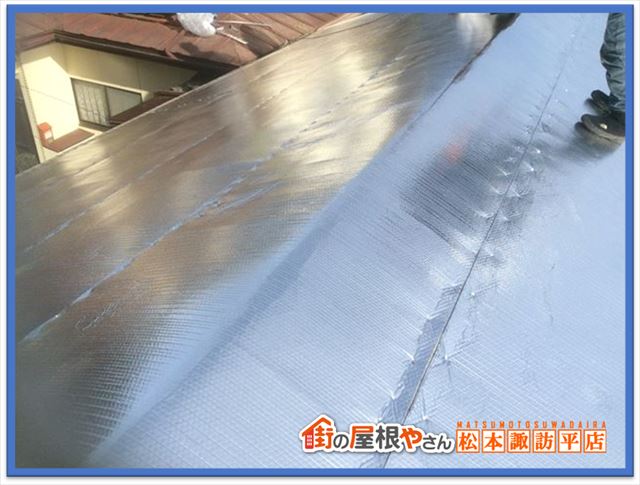 松本市屋根葺き替え工事　遮熱シート